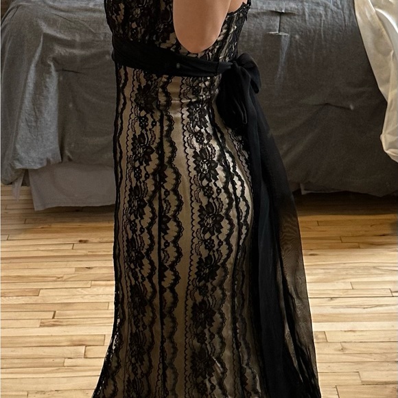 Beautiful prom dress - Picture 3 of 11